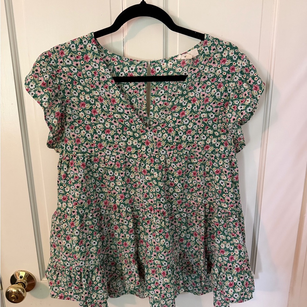 entro Green Floral Tiered Short Sleeve Blouse with Pink Accents